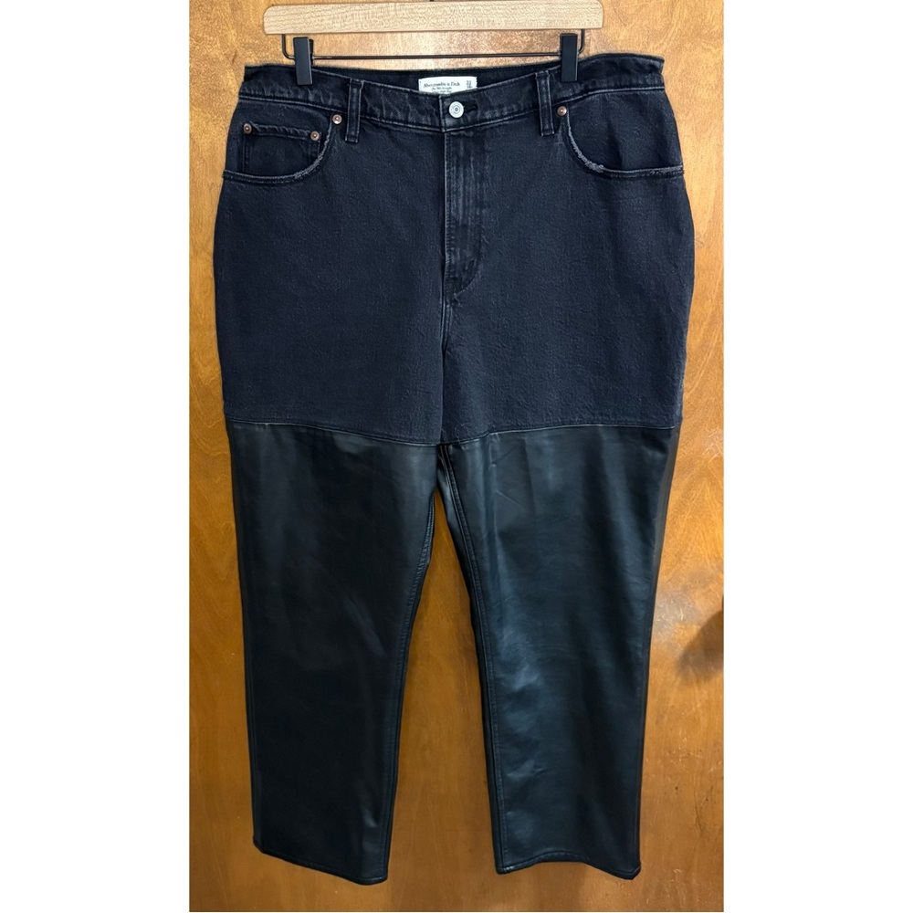 Abercrombie & Fitch Ultra High Rise 90s Straight Jeans Faux Leather Curve Love - Picture 2 of 13